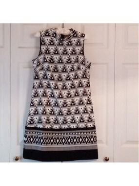 AGB Black White Geometric Mockneck Shift Dress Size 8